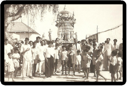 Juloos going towards Tulear Cemetery (Kabrastan) Year 1940.jpeg